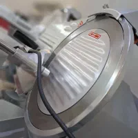 کالباس بر ترازو محک(فروشگاه علوی فومن )|فروشگاه و مغازه|فومن, |دیوار