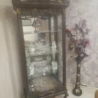 بوفه و گلدان