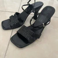 لباس مجلسی و کفش و صندل مجلسی|لباس|صدرا-فارس, فاز ۱|دیوار