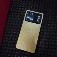 گوشی‌ رنگ طلایی poco x5 pro 5G