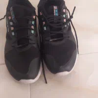 سلام یک جفت کتونی سالم وتعمیز درحد