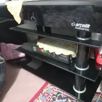 میزتلویزیون شیشه ای