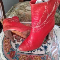 یک جفت کفش قدیمی. قبل انقلاب