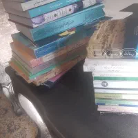 تعدادی کتاب فقط بیایید ببرید