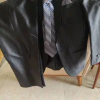 کت و شلوار و تعدادی بلوز مردانه