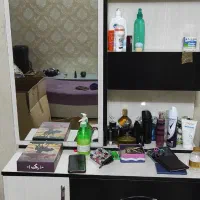تخت ۱ نفره و میز آرایش|تخت و سرویس خواب|شیراز, شیشه‌گری|دیوار