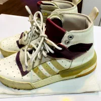 کتانی آدیداس|کیف، کفش، کمربند|رشت, گلسار|دیوار