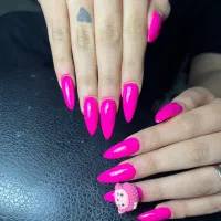 کاشت ناخن و آموزش