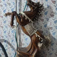 مجسمه آسب با پایه