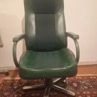 صندلی چرخشی در حد نو