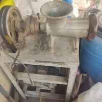 یک عدد چرخ گوشت سالم بزرگ