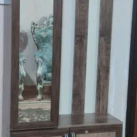 جاکفشی و میز تلویزیون