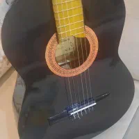 فروش گیتار در حد نو به علت مشکل پزشکی