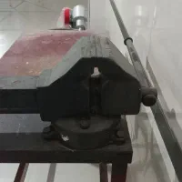 گیره صنعتی با میز|ابزارآلات|کلاله, |دیوار