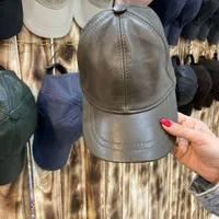 کلاه چرم طبیعی|لباس|شیروان (خراسان), |دیوار