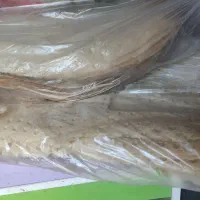 نان خشک دست نخورده