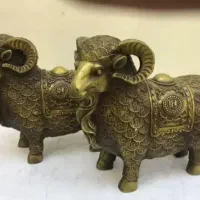 یک جفت مجسمه قوچ