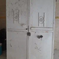 در حیاط سنگین سالم
