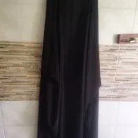 یک عدد چادر و تعدادی عبا و روسری