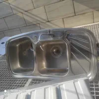 سینک ظرفشویی دو قلو در حد نو استیل همراه شیرآلات