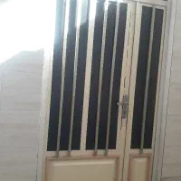 آپارتمان-یک-خوابه-طبقه-بالای-مغازه