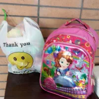 مقدار زیادی لباس و کفش