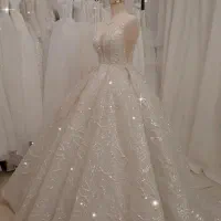 تعدادی لباس عروس در آف زمستانی