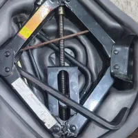 جک پژو در حد نو دوبار فقط زیر ماشین استفاده شده|قطعات یدکی و لوازم جانبی|فردیس, شهرک شهید حسینی|دیوار