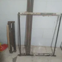 نردبان و دو دستگاه فرش