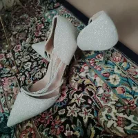 کفش و جعبه ارایشی فروشی