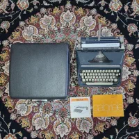 ماشین تایپ آنتیک آلمانی Triumph Gabriele 35 کیف