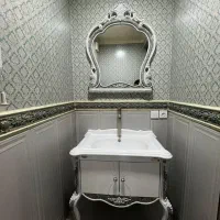 روشویی و آیینه سرویس بهداشتی