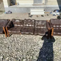 مبل یه دونه سه نفره و دوتا تک نفره