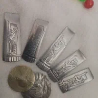 سرباز هخامنشی و دو سکه