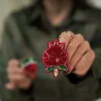 سنجاق سینه یلدا