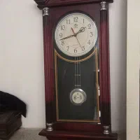 ساعت دیواری تمیز