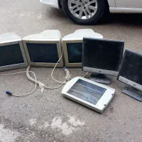 تعدادی مانیتور