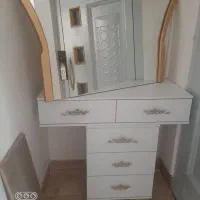 ایینه و میز سالم