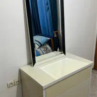 میز توالت سه‌کشویی + آیینه