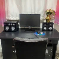 کامپیوتر و میز کامپیوتر