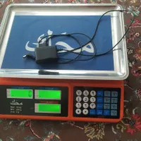 ترازو دیجیتالی محک در حد نو