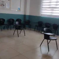 تجهیزات مدرسه(آگهی فروش کمد وصندلی دسته دار و میز)|صندلی و نیمکت|شیراز, فرهنگ شهر|دیوار