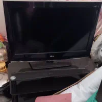 ال سی دی LG 32 اینچ بهمراه میز