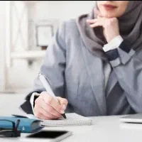 منشی خانم برای گالری ماشین