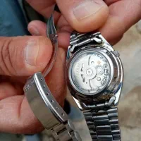 ساعت مچی اصل پشت شیشه ای