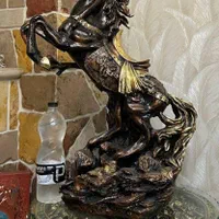 مجسمه اسب و میز کنار سالنی پلی استر/ رزین