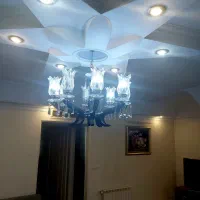 لوستر پذیرایی ۸ شاخه بسیار شیک چوب و کریستال