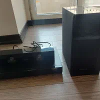 یک دستگاه DVD و ساب و باند کوچک سامسونگ