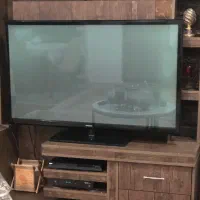 تلویزیون به همراه میز|تلویزیون و پروژکتور|رشت, حمیدیان|دیوار