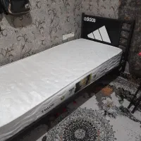 تخت وتشک در حد نو بسیار تمیز
